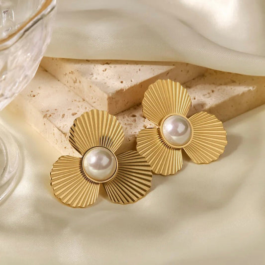 Shell Beads Flower Stud Earrings