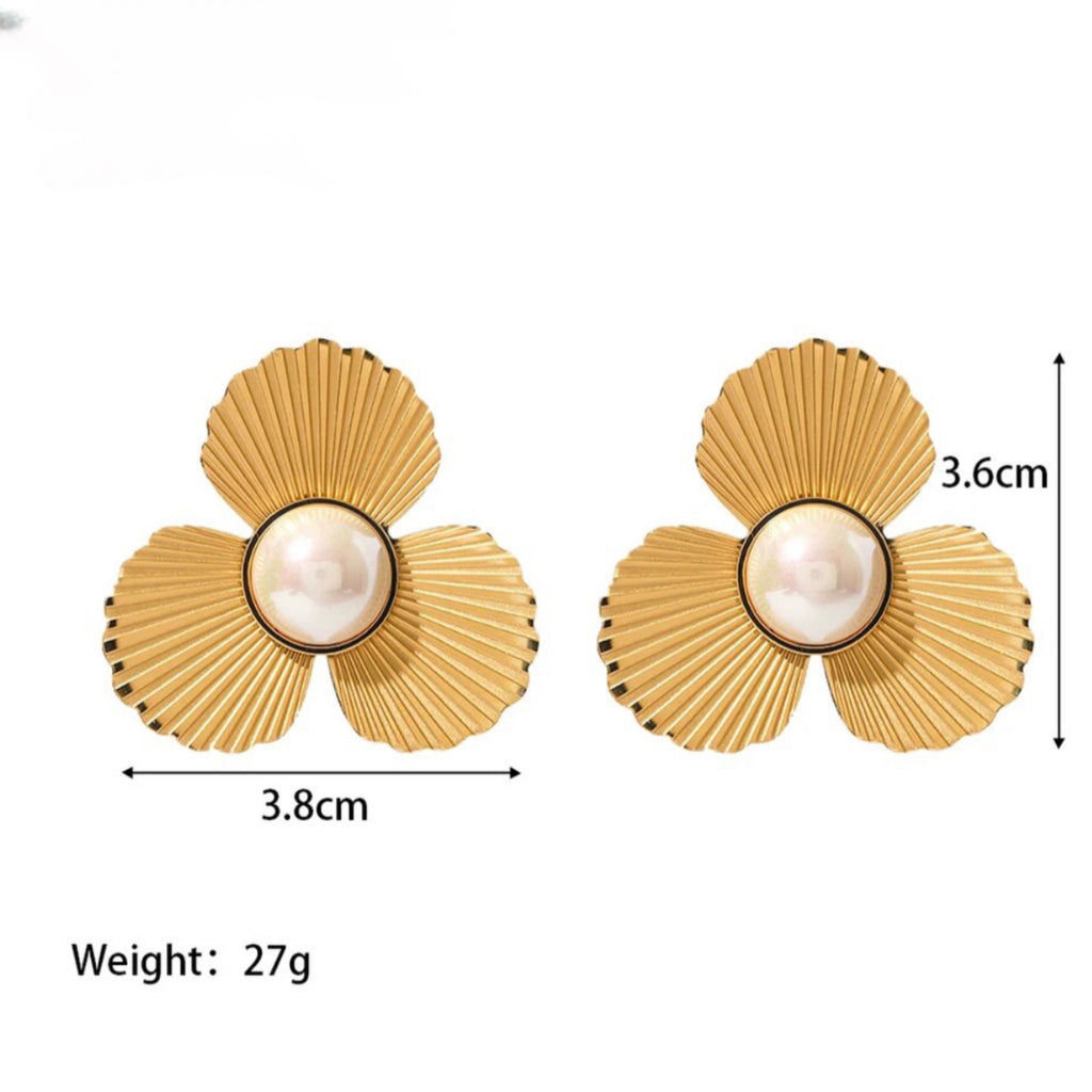 Shell Beads Flower Stud Earrings