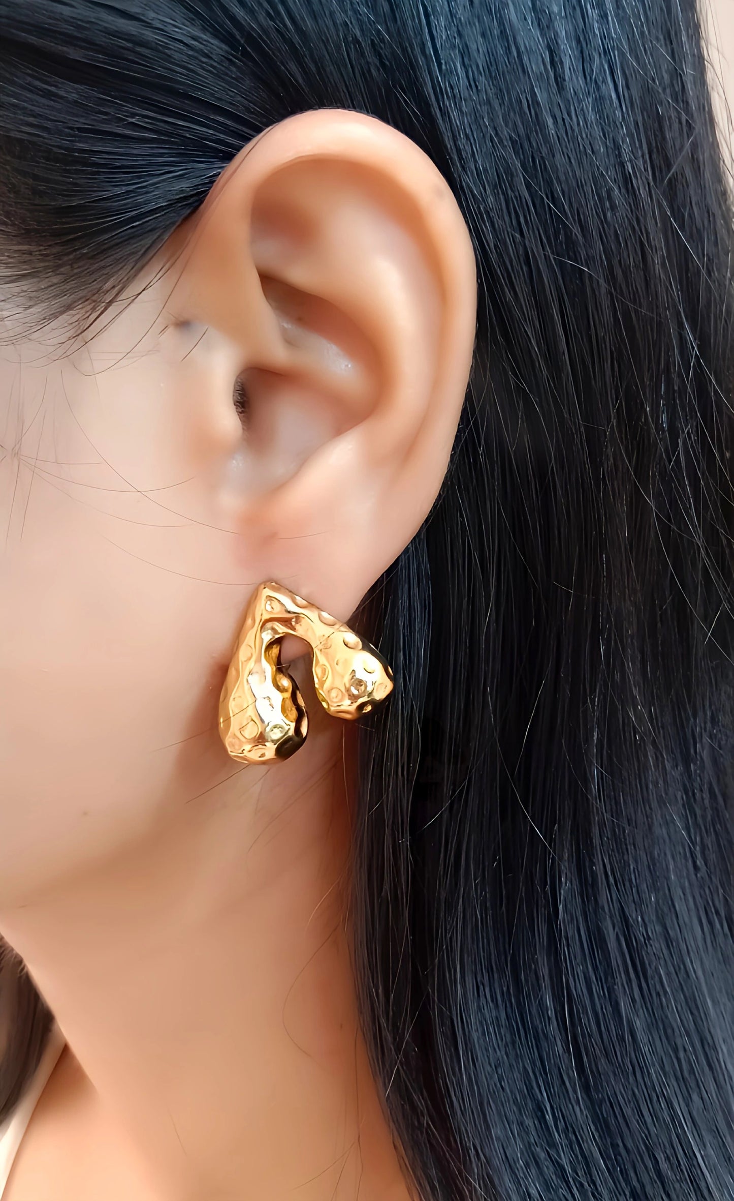 Gorgeous Hamered Heart Stud Earring for Women & Girls 18k Gold Plated