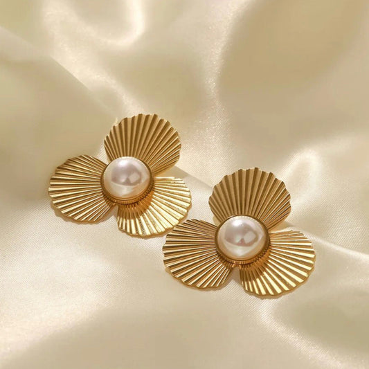 Shell Beads Flower Stud Earrings